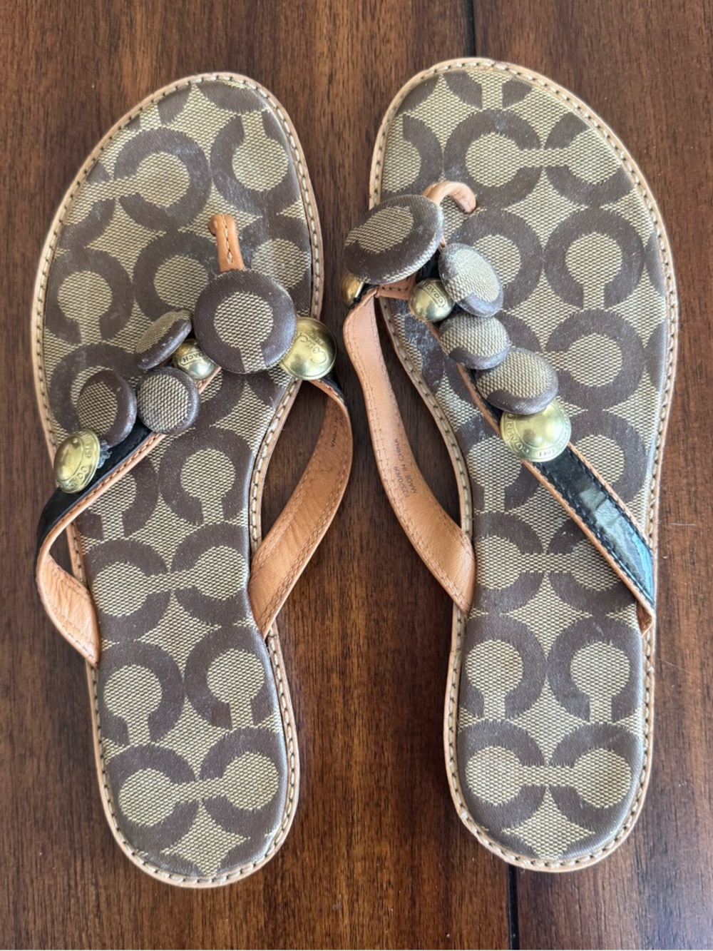 Coach Women’s Vintage Dyan Button‎ Jewel Flip Flop Sandals Size 6 Brown - Picture 4 of 7